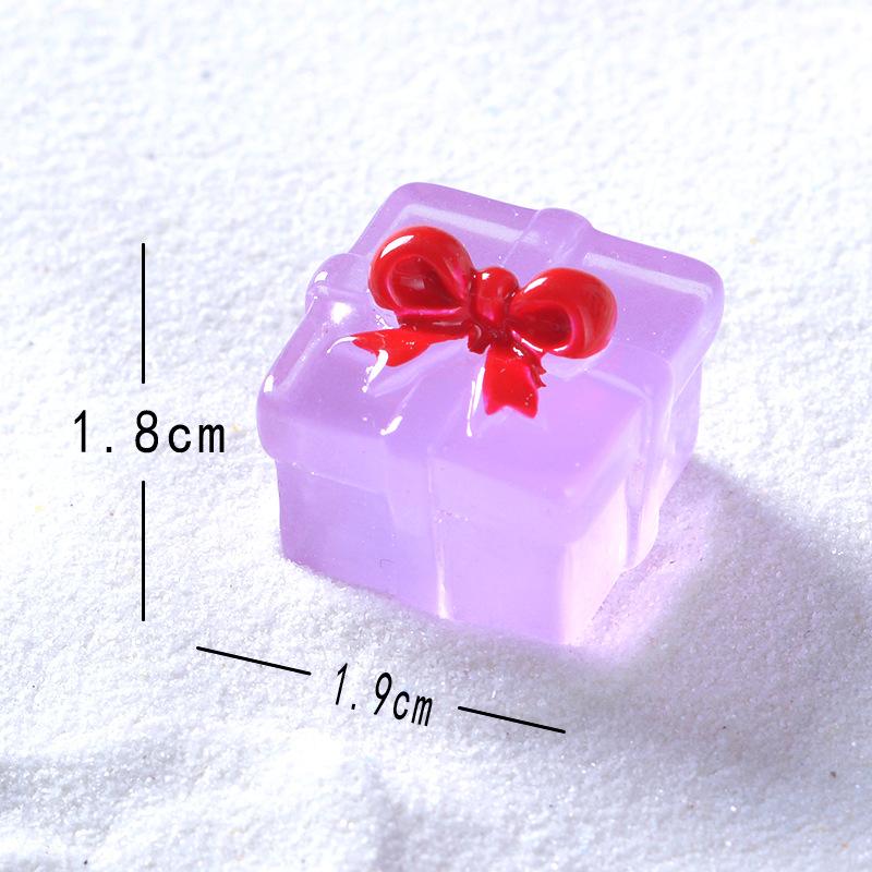 Рождественская светящаяся в темноте мини-квадратная подарочная коробка из смолы, маленькие украшения, прозрачная подарочная коробка, маленькие аксессуары фиолетовый
Рождественская светящаяся в темноте мини-квадратная подарочная коробка из смолы, маленькие украшения, прозрачная подарочная коробка, маленькие аксессуары фиолетовый