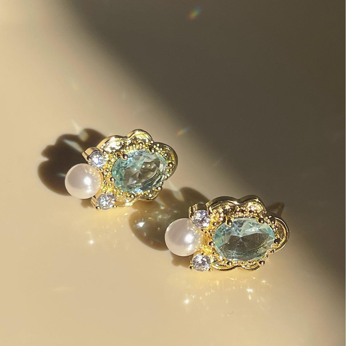 Элегантные французские ретро серьги-пусеты с голубым цирконом и жемчугом для женщин
Элегантные французские ретро серьги-пусеты с голубым цирконом и жемчугом для женщин