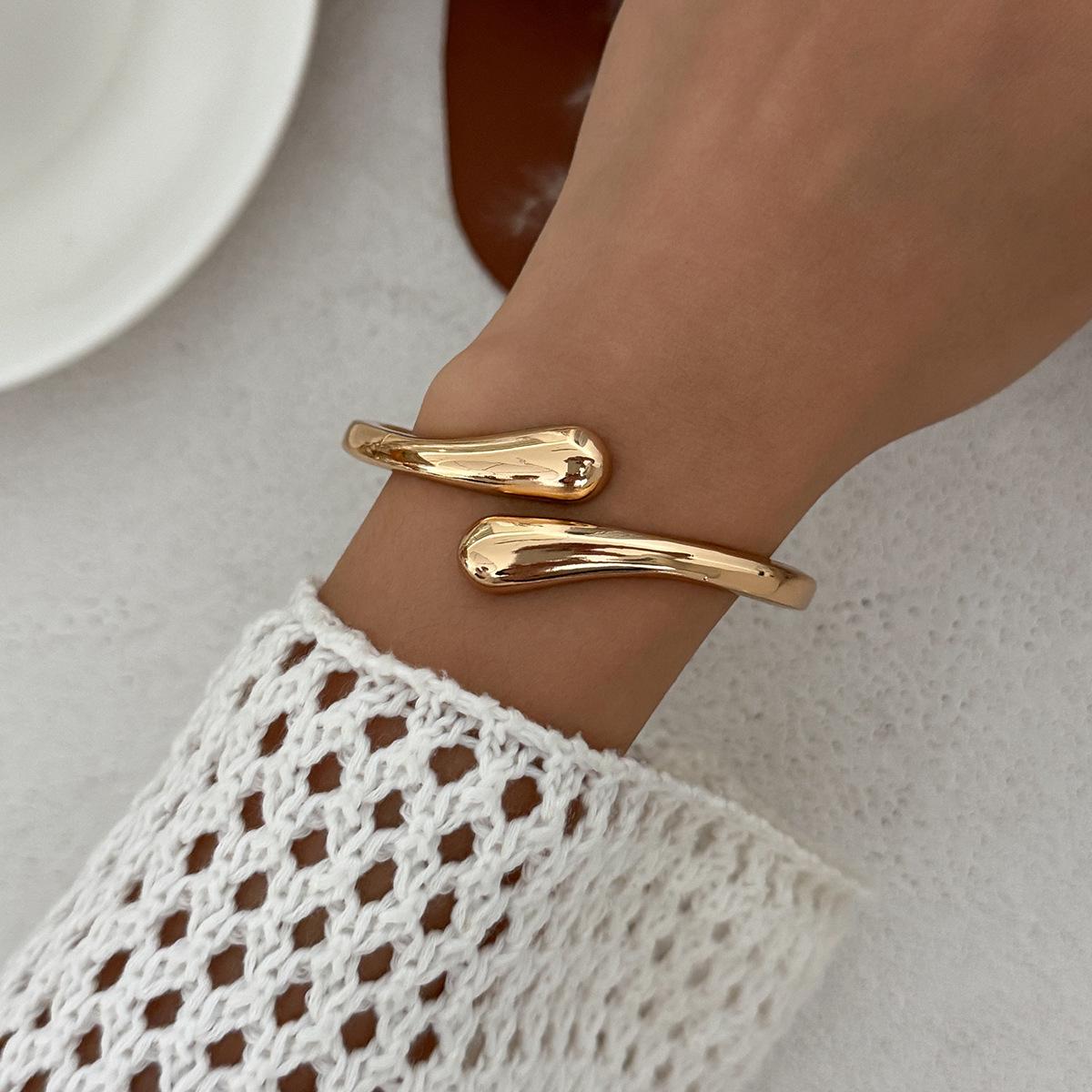 Exaggerated Large Water Droplet Metal Smooth Mirror Open Bracelet Ins Cold Wind Jewelry
Exaggerated Large Water Droplet Metal Smooth Mirror Open Bracelet Ins Cold Wind Jewelry