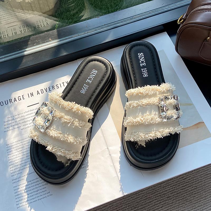 Platform beach shoes slippers one word new 2025 summer versatile wear rhinestone fashion sandals 35 бежевий
Platform beach shoes slippers one word new 2025 summer versatile wear rhinestone fashion sandals 35 бежевий