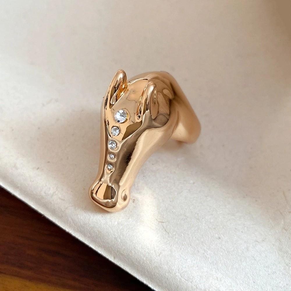 Pony with Rhinestone Zinc Zinc Alloy Pony Ring Horse Opening Finger Ring Zodiac Horse Head Ring Party Favors золотий
Pony with Rhinestone Zinc Zinc Alloy Pony Ring Horse Opening Finger Ring Zodiac Horse Head Ring Party Favors золотий
