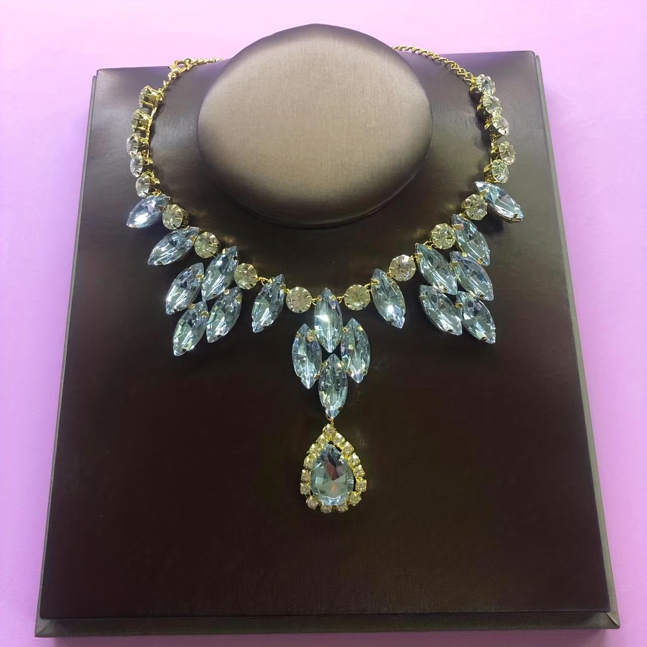 Чокер-капля: Многослойное ожерелье-ключица со стразами золотой