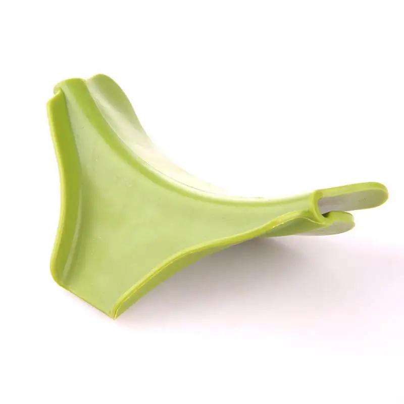 Silicone anti-spill soup funnel Kitchen gadget round pot diversion tool Creative anti-spill slide-in funnel soup pourer зелёный
Silicone anti-spill soup funnel Kitchen gadget round pot diversion tool Creative anti-spill slide-in funnel soup pourer зелёный