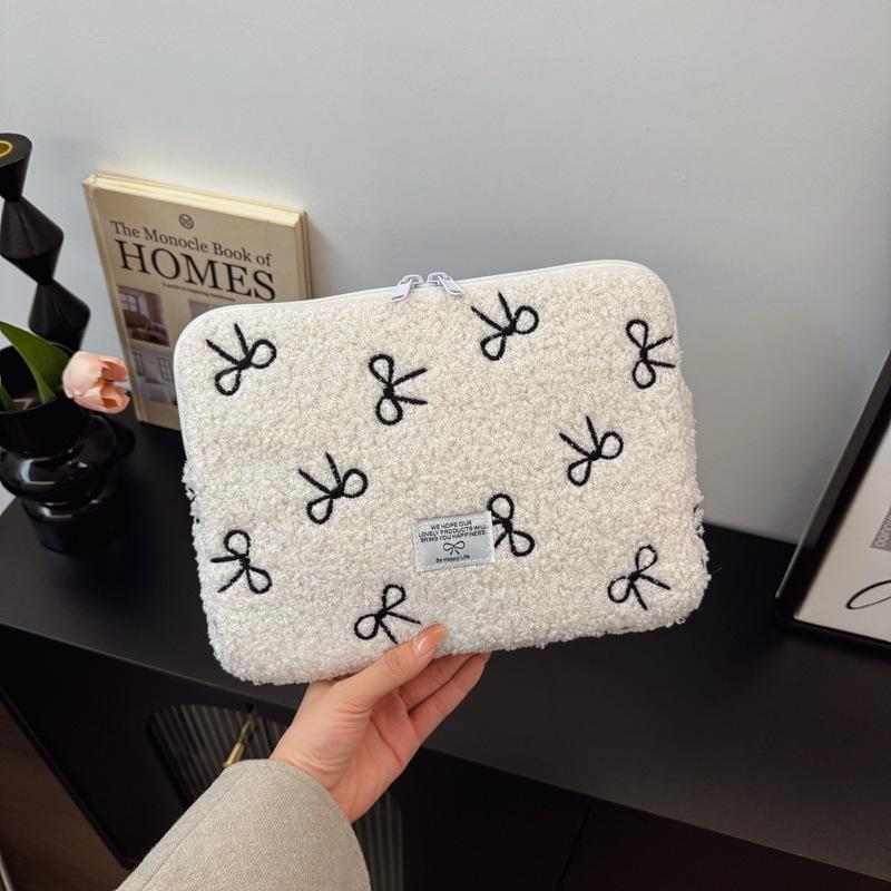 Korean Bow Girl 11-Inch iPad and 13/14-Inch Notebook Plush Liner Bag
Korean Bow Girl 11-Inch iPad and 13/14-Inch Notebook Plush Liner Bag