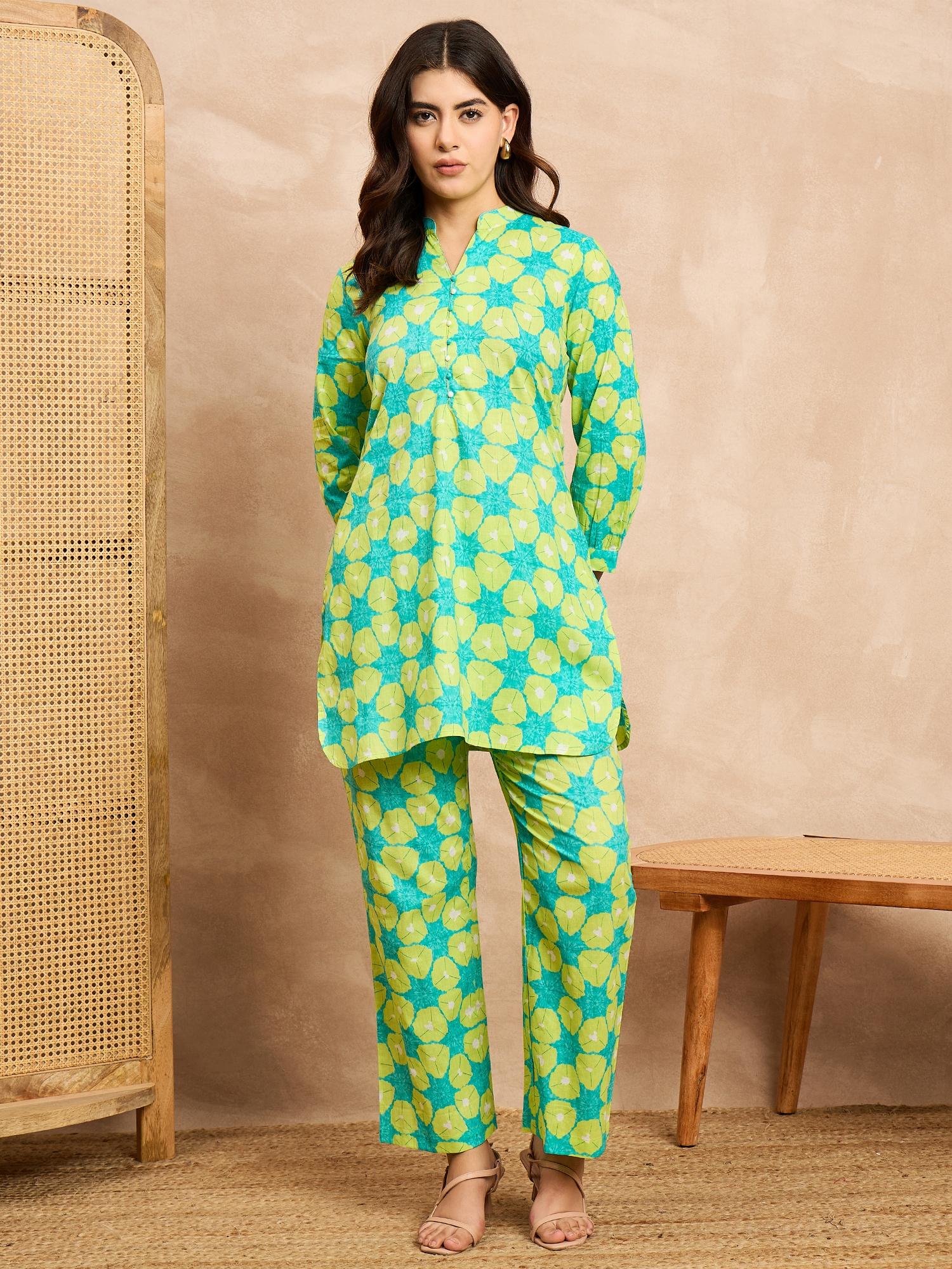 Flower Printed Pull over Top and Trouser Women s Printed Co-ords Set In Lime Green Color XXL лайм-зеленого кольору
Flower Printed Pull over Top and Trouser Women s Printed Co-ords Set In Lime Green Color XXL лайм-зеленого кольору