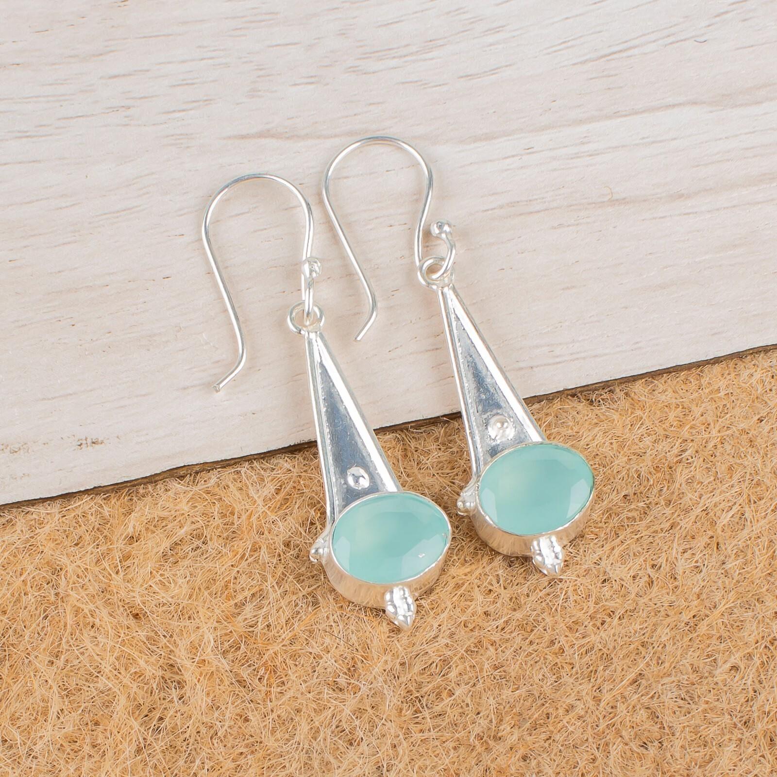 Aqua Chalcedony Gemstone 925 Sterling Silver Handmade Drop/Dangle Earrings 1.80 EE-50-14
Aqua Chalcedony Gemstone 925 Sterling Silver Handmade Drop/Dangle Earrings 1.80 EE-50-14