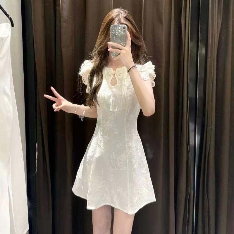Elegant Jacquard Flutter Sleeve Qipao Dress with Cinched Waist XL: 115-125 lbs слоновая кость
Elegant Jacquard Flutter Sleeve Qipao Dress with Cinched Waist XL: 115-125 lbs слоновая кость