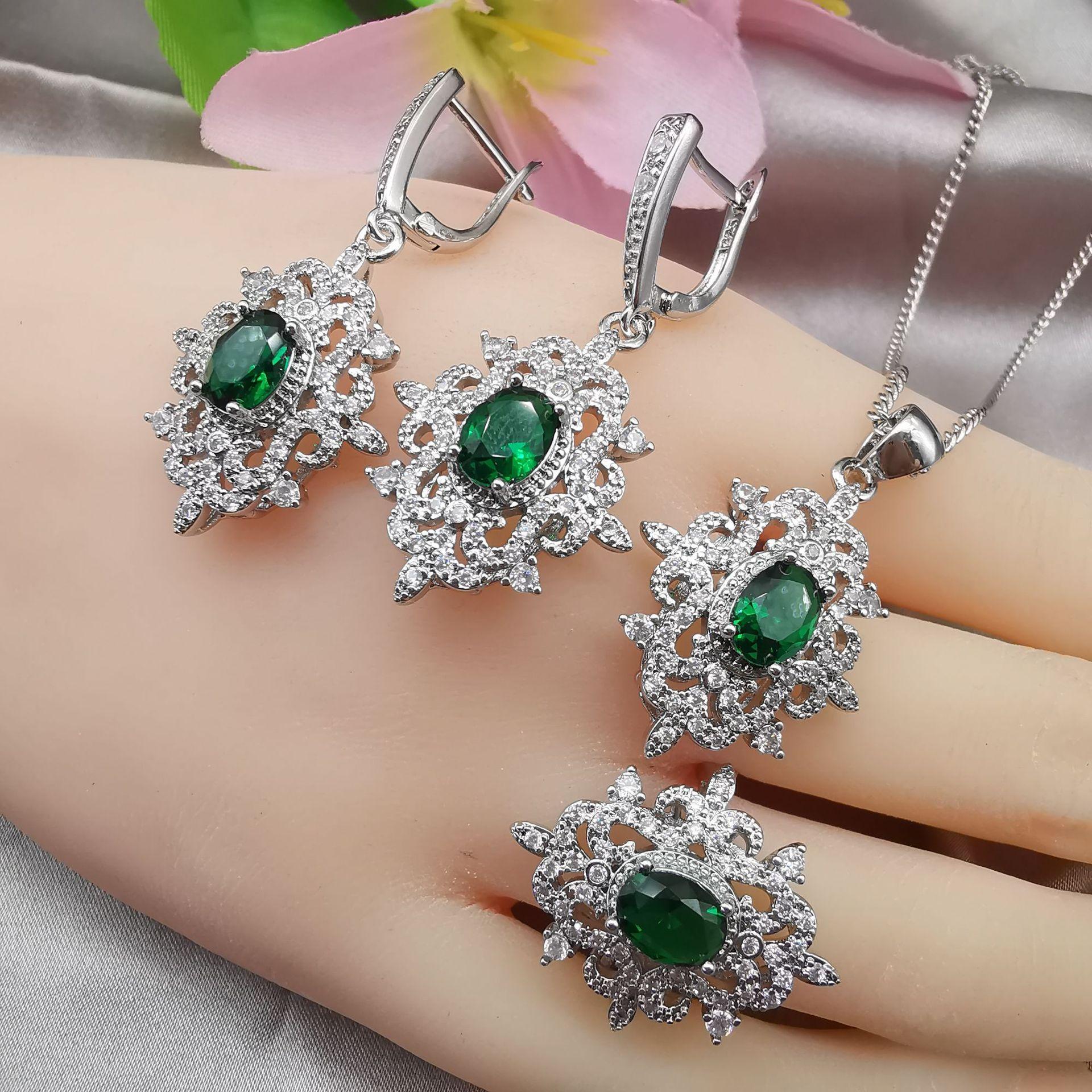 Набор европейских и американских ювелирных изделий Ожерелье Серьги Циркон Набор из трех предметов Size 10
Набор европейских и американских ювелирных изделий Ожерелье Серьги Циркон Набор из трех предметов Size 10