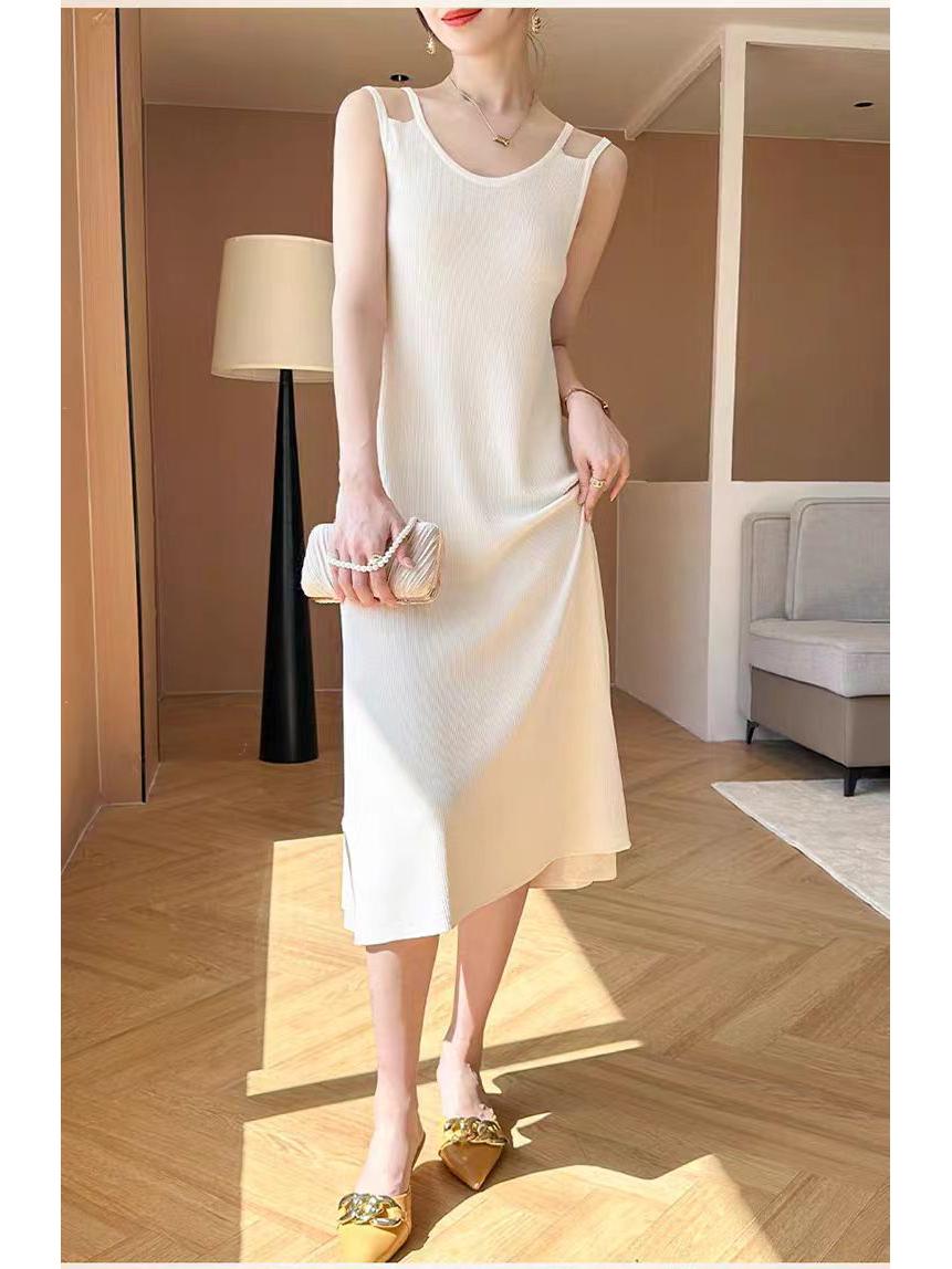 Women s Black Slim Fit Bodycon Camisole Dress - Spring/Summer Waist-Cinching Mid-Length Vest Dress L (40-60 kg)
Women s Black Slim Fit Bodycon Camisole Dress - Spring/Summer Waist-Cinching Mid-Length Vest Dress L (40-60 kg)