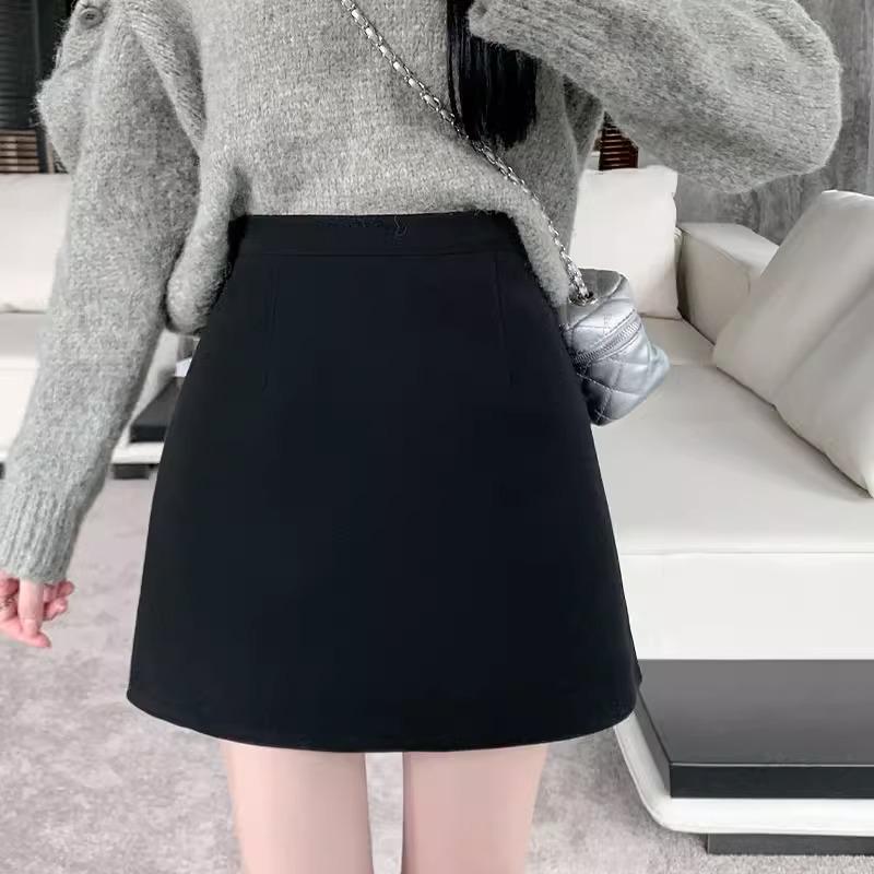 Plus Size High-Waist Wool Blend Bodycon Midi Skirt - Black, Autumn/Winter 2024, Versatile & Slimming Fashion for a Flattering Fit. XS
Plus Size High-Waist Wool Blend Bodycon Midi Skirt - Black, Autumn/Winter 2024, Versatile & Slimming Fashion for a Flattering Fit. XS