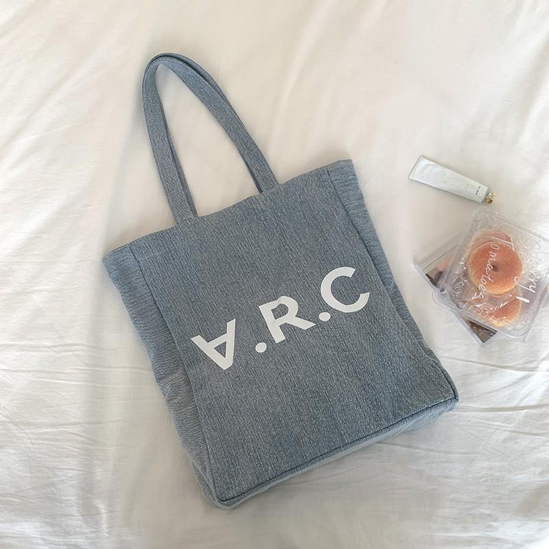 Denim Canvas Bag Korean Style Large Capacity Letter Handbag Women s Commuter One-shoulder Tote светло-синий
Denim Canvas Bag Korean Style Large Capacity Letter Handbag Women s Commuter One-shoulder Tote светло-синий