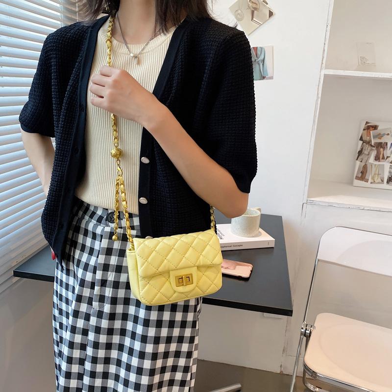 New bag women s 2025 high-end autumn and winter retro versatile women s chain single shoulder crossbody small square bag білий
New bag women s 2025 high-end autumn and winter retro versatile women s chain single shoulder crossbody small square bag білий