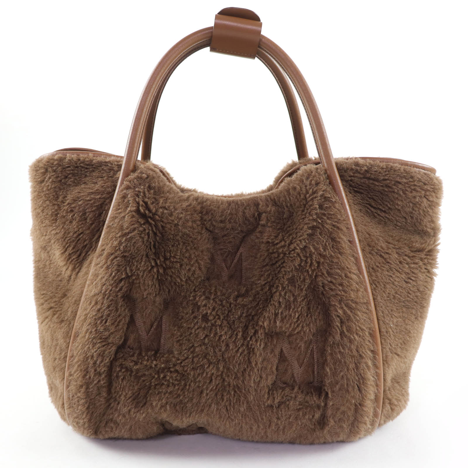 Excellent Max Mara Handbag Teddy bag Silk blend, M logo embroidery, 2-way alpaca Used
Excellent Max Mara Handbag Teddy bag Silk blend, M logo embroidery, 2-way alpaca Used