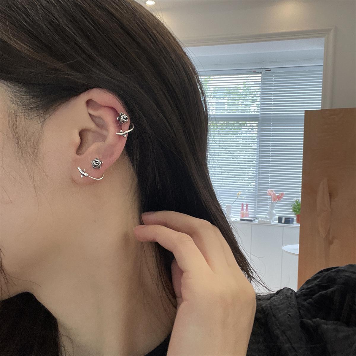 Retro rose personality light luxury stud earrings female niche ins temperament fashion versatile 925 sterling silver high-end jewelry 925 silver
Retro rose personality light luxury stud earrings female niche ins temperament fashion versatile 925 sterling silver high-end jewelry 925 silver