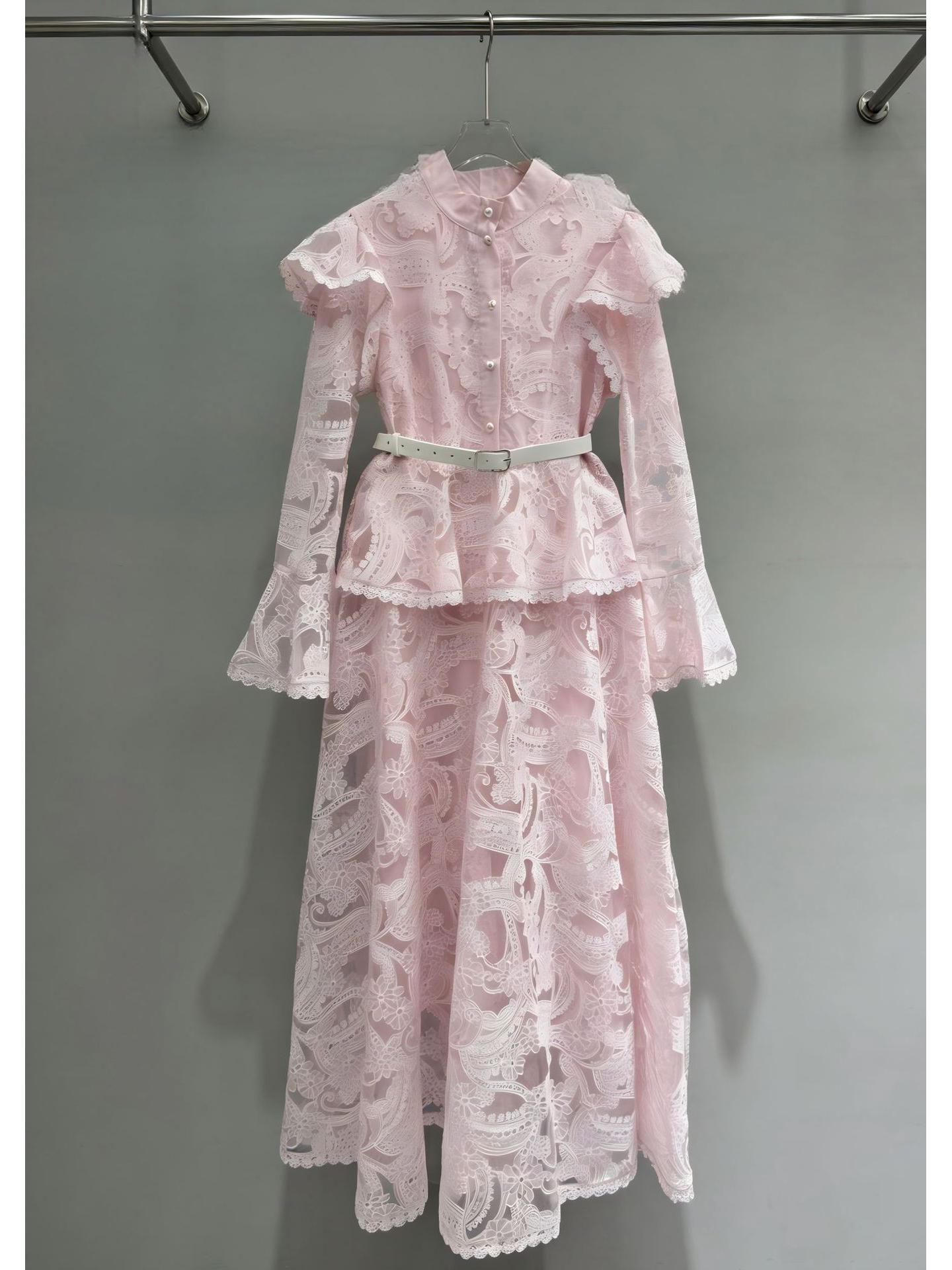 2026 Early Autumn Stand Collar Lace Ruffle Long Dress with Wide Hem, Waist-Cinching Belt, and Bell Sleeves L рожевий
2026 Early Autumn Stand Collar Lace Ruffle Long Dress with Wide Hem, Waist-Cinching Belt, and Bell Sleeves L рожевий