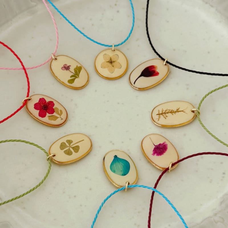 FANTASTIC PLANET pressed flower necklace (12colors) 12
FANTASTIC PLANET pressed flower necklace (12colors) 12