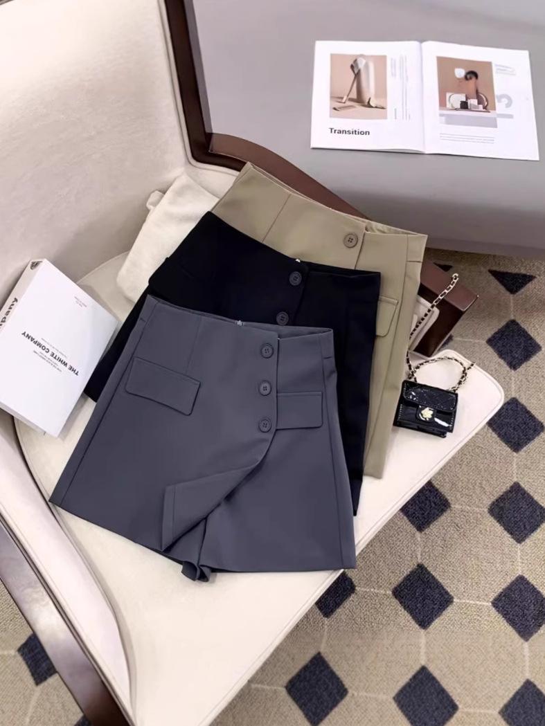 Irregular High-Waist A-Line Suit Shorts Skirt: Korean Style Buttoned Wide Leg Pants for Women (Autumn/Spring) Extra Small
Irregular High-Waist A-Line Suit Shorts Skirt: Korean Style Buttoned Wide Leg Pants for Women (Autumn/Spring) Extra Small