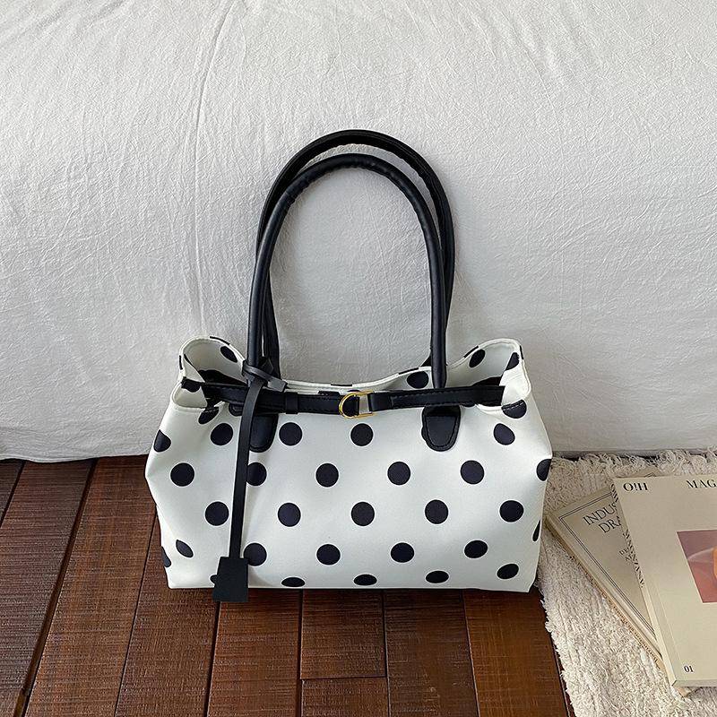Korean Polka Dot Tote Bag With Belt Buckle Detail Women Large Capacity Casual Shoulder Bag Stylish Daily Commute Work Handbag
Korean Polka Dot Tote Bag With Belt Buckle Detail Women Large Capacity Casual Shoulder Bag Stylish Daily Commute Work Handbag