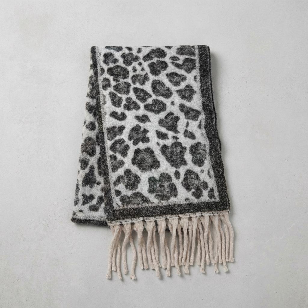 New Leopard Print Scarf for Women Imitating Cashmere Scarf 42*180++20*2
New Leopard Print Scarf for Women Imitating Cashmere Scarf 42*180++20*2