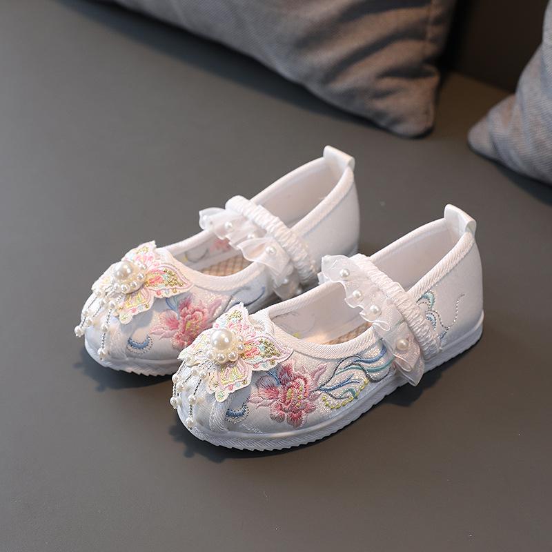Children s Embroidered Hanfu Shoes - Traditional Performance Wear 36
Children s Embroidered Hanfu Shoes - Traditional Performance Wear 36