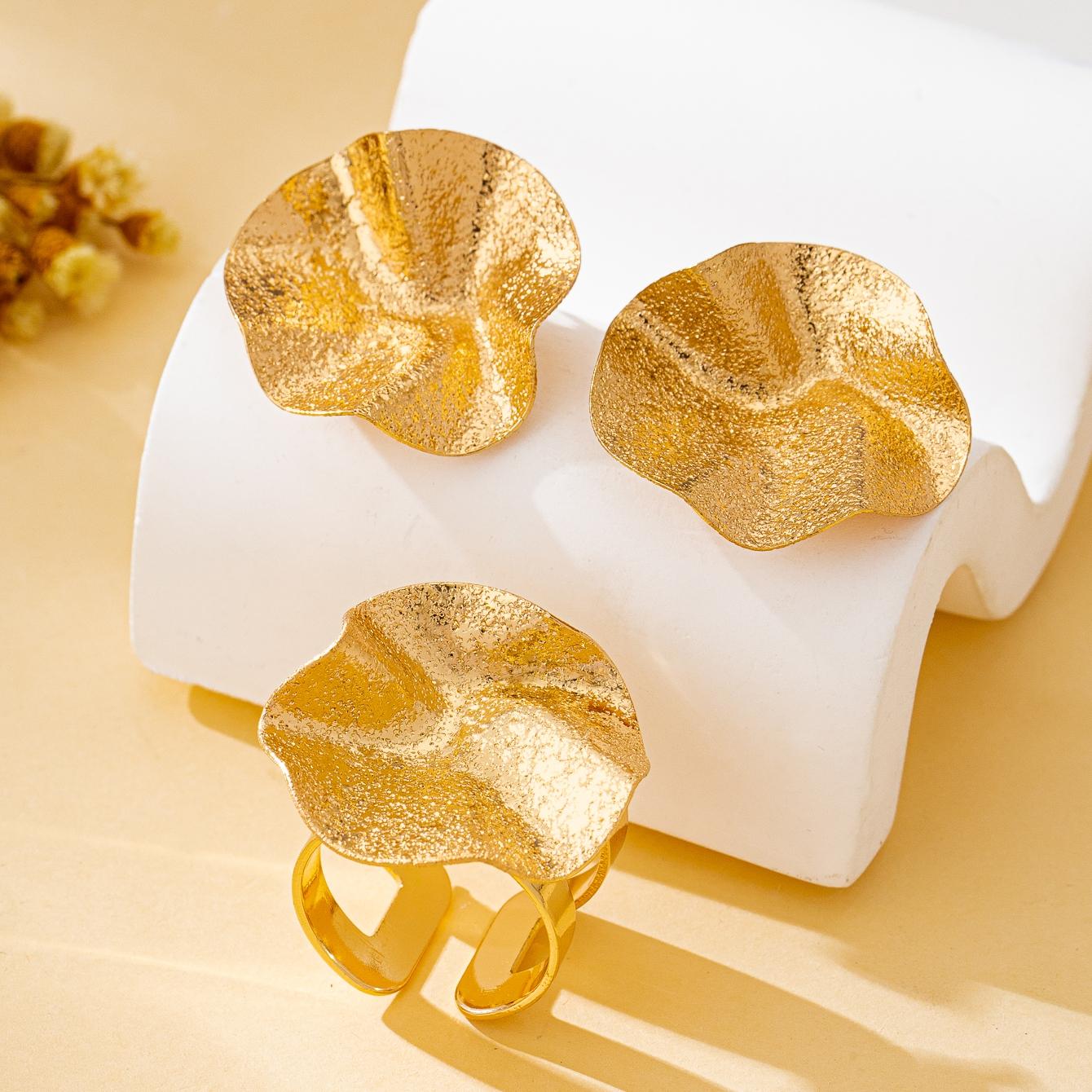 A Set of Women s Jewelry: Irregular Geometric Shapes, Fashionable and Simple Earrings and Ring Set, Suitable for Daily Wear and Vacation Wear
A Set of Women s Jewelry: Irregular Geometric Shapes, Fashionable and Simple Earrings and Ring Set, Suitable for Daily Wear and Vacation Wear