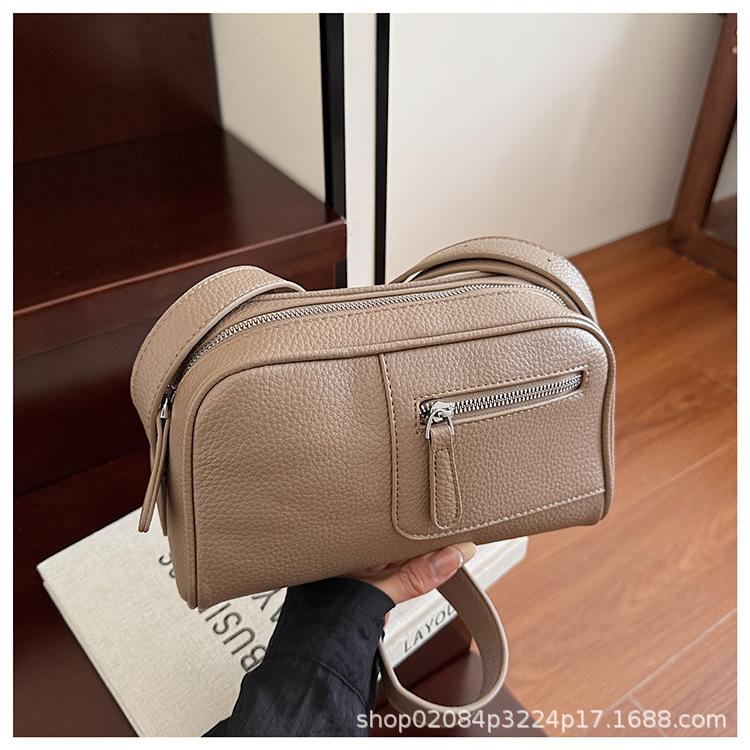 2025 новая женская повседневная универсальная модная диагональная сумка-седло нишевого дизайна, сумка через плечо для通勤, сумка-мессенджер верблюд
2025 новая женская повседневная универсальная модная диагональная сумка-седло нишевого дизайна, сумка через плечо для通勤, сумка-мессенджер верблюд