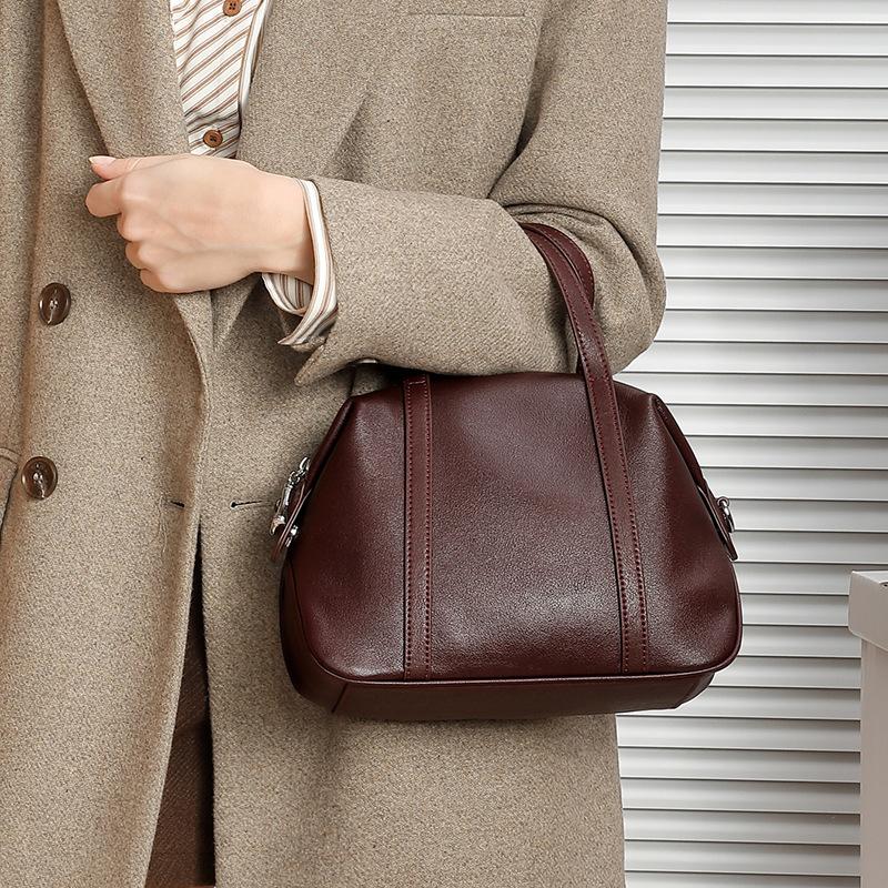 New Spring and Summer High End Niche Leather One Shoulder Boston Pillow Bag Handheld Crossbody Bag
New Spring and Summer High End Niche Leather One Shoulder Boston Pillow Bag Handheld Crossbody Bag