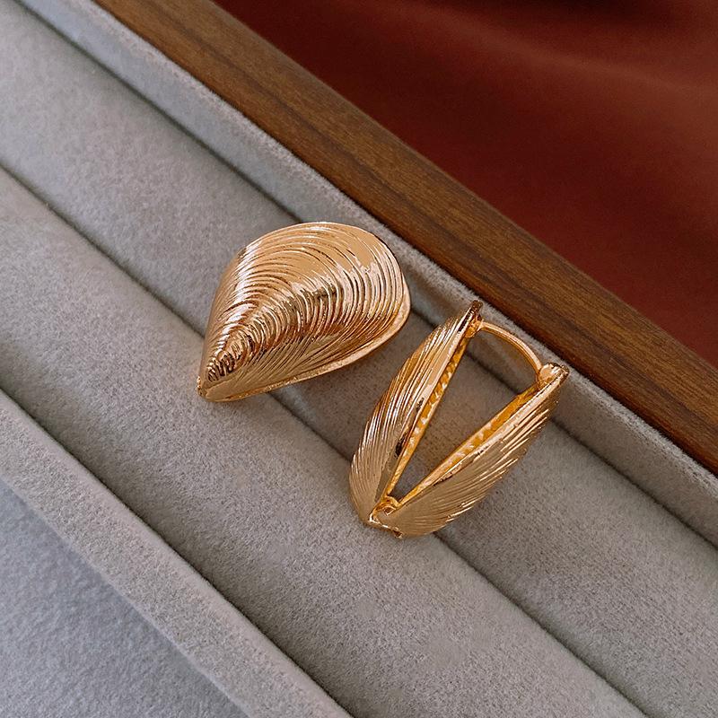 Shell Thread Brushed Ear Cuffs: Elegant Cross-Border Cold Style Earrings
Shell Thread Brushed Ear Cuffs: Elegant Cross-Border Cold Style Earrings