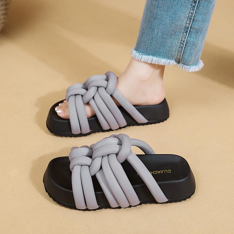 Small thick-soled slippers for women to wear 2025 summer new lightweight and heightening cross sandals, foreign style versatile muffin shoes 40 зелений
Small thick-soled slippers for women to wear 2025 summer new lightweight and heightening cross sandals, foreign style versatile muffin shoes 40 зелений