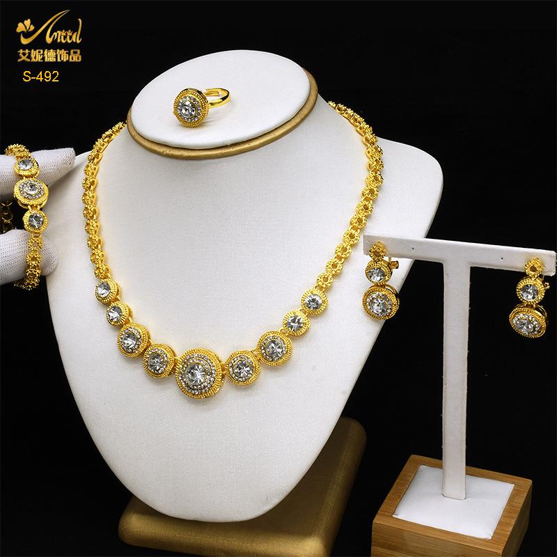 2026 India Gold Plated Diamond Bridal Jewelry Four Piece Necklace Earrings Bracelet Ring Jewelry 45cm
2026 India Gold Plated Diamond Bridal Jewelry Four Piece Necklace Earrings Bracelet Ring Jewelry 45cm