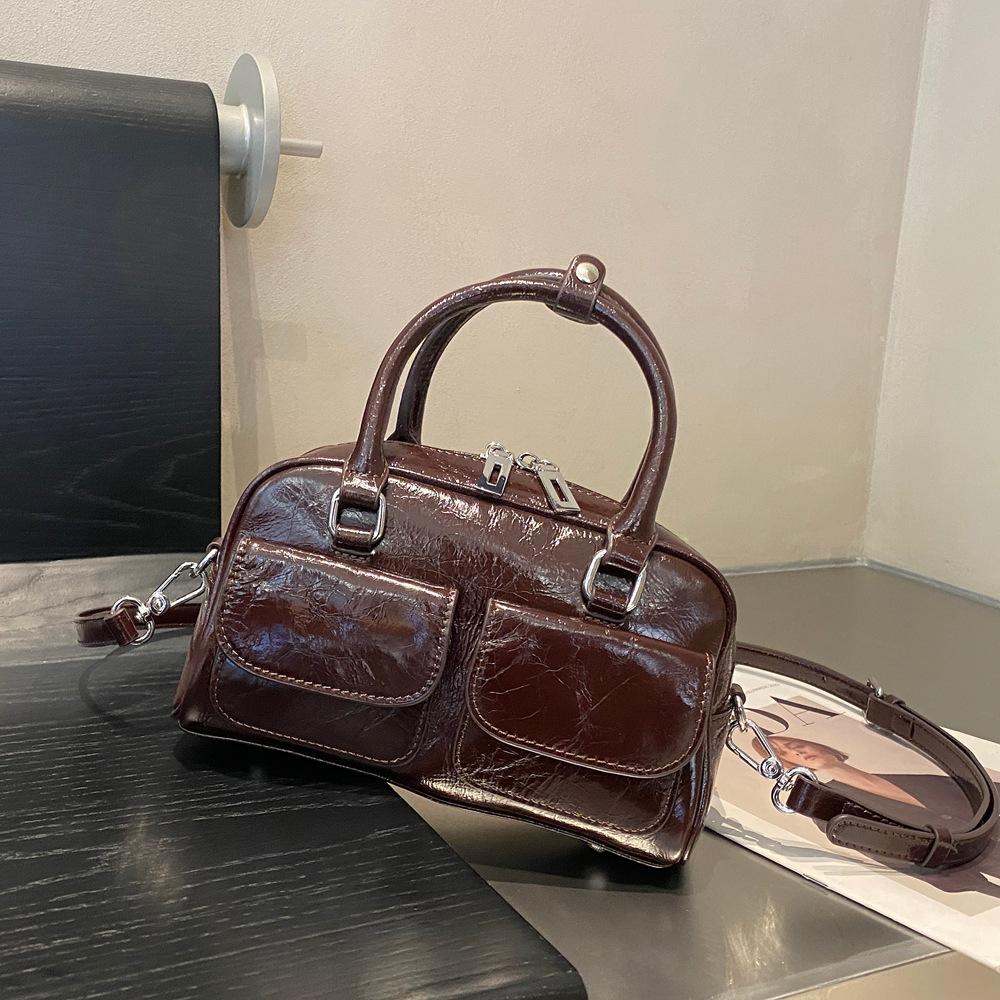 2026 New Cow Leather Handbag Woman Fashiable Oilwax Genuine Leather Tote Bag Small Real Cowhide Shoulder or Crossbody Bag
2026 New Cow Leather Handbag Woman Fashiable Oilwax Genuine Leather Tote Bag Small Real Cowhide Shoulder or Crossbody Bag