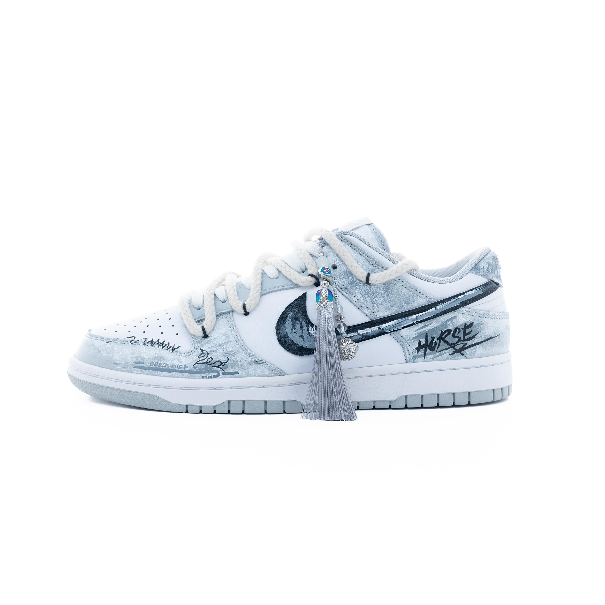 Nike Dunk Phantom Pegasus Synthetic Leather Abrasion Resistant Low top Skateboard Shoes Women s Gray White DD1503-103(Team826-) 38.5
Nike Dunk Phantom Pegasus Synthetic Leather Abrasion Resistant Low top Skateboard Shoes Women s Gray White DD1503-103(Team826-) 38.5