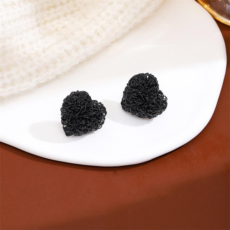 Trendy Cute Braided Pattern Heart-shaped Stud Earrings For Woman Luxury Party Unusual Earrings Fashion Gift
Trendy Cute Braided Pattern Heart-shaped Stud Earrings For Woman Luxury Party Unusual Earrings Fashion Gift