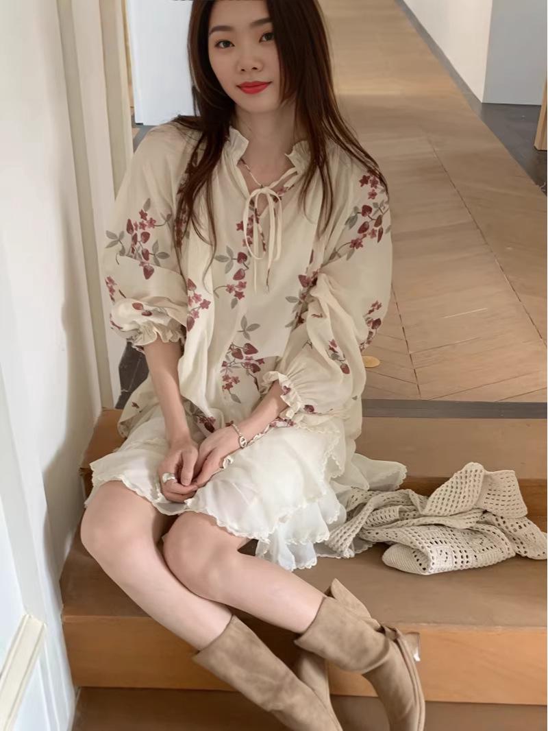 Available Now: Retro Floral Shirt & Lace Skirt Two-Piece Set Shirt
Available Now: Retro Floral Shirt & Lace Skirt Two-Piece Set Shirt