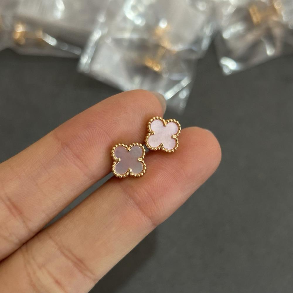 9mm Four-leaf Clover Earrings Classic Single Flower Earrings Natural Mother-of-pearl Chalcedony Earrings rose gold
9mm Four-leaf Clover Earrings Classic Single Flower Earrings Natural Mother-of-pearl Chalcedony Earrings rose gold