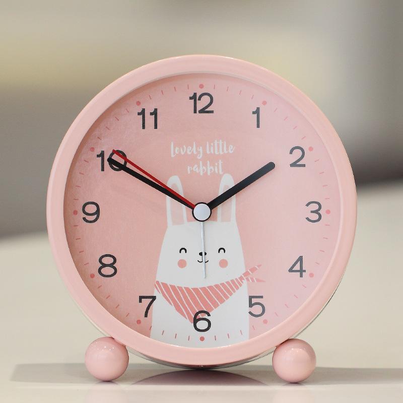 Студенты используют детские креативные мультяшные милые светящиеся маленькие будильники, чтобы за считанные секунды смести прикроватную тумбочку в спальне, чтобы выключить будильник. .
Студенты используют детские креативные мультяшные милые светящиеся маленькие будильники, чтобы за считанные секунды смести прикроватную тумбочку в спальне, чтобы выключить будильник. .