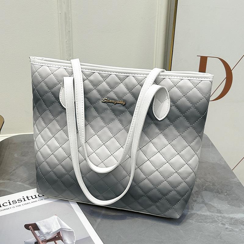 New women s tote bag handbag versatile niche trend temperament shoulder bag large capacity women s bag
New women s tote bag handbag versatile niche trend temperament shoulder bag large capacity women s bag