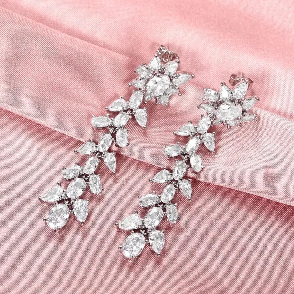 Huitan Sparkling Cubic Zirconia Long Hanging Earrings for Women Aesthetic Bridal Wedding High Quality Fashion Zircon
Huitan Sparkling Cubic Zirconia Long Hanging Earrings for Women Aesthetic Bridal Wedding High Quality Fashion Zircon