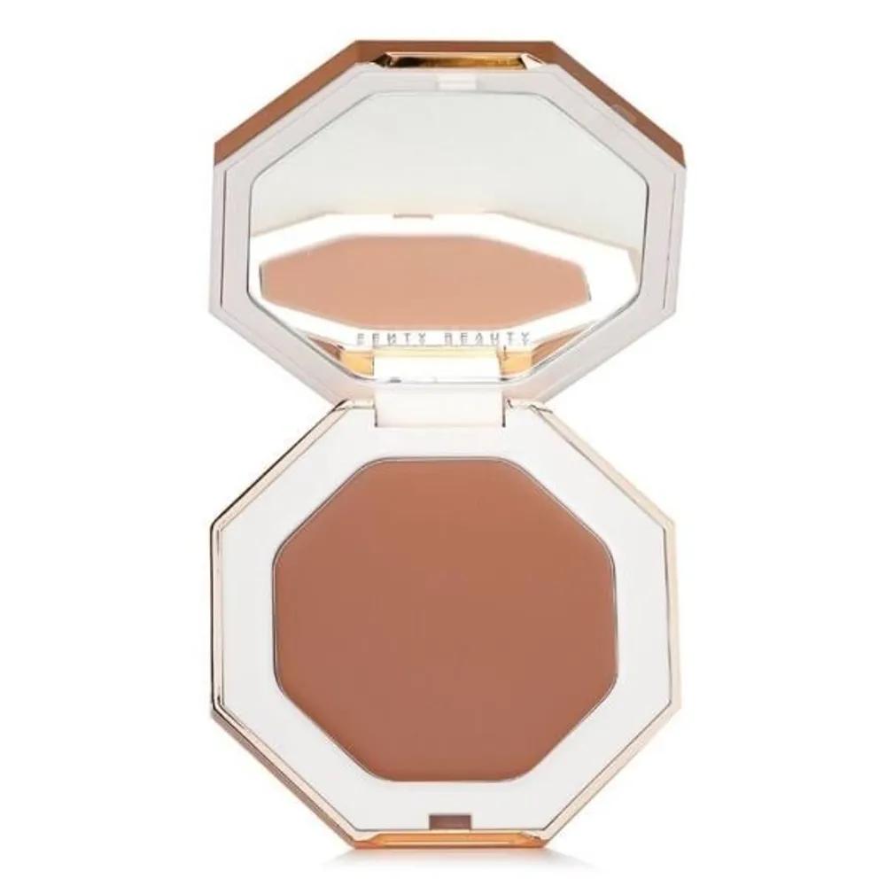 Fenty Beauty Cheek Out Bronzer 03 Macchiato 6.23g
Fenty Beauty Cheek Out Bronzer 03 Macchiato 6.23g