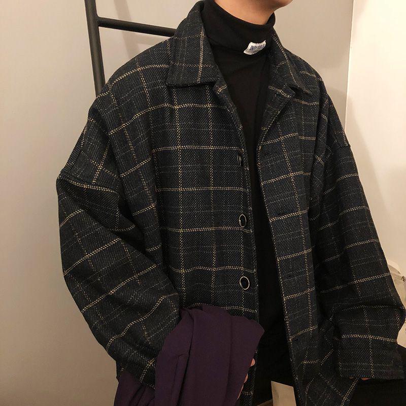 Men s Ultra-Hot Wool Plaid Coat: Autumn/Winter Thickened Korean-Style Loose Fit, Trendy Retro Hong Kong Jacket. 2XL темно-синього кольору
Men s Ultra-Hot Wool Plaid Coat: Autumn/Winter Thickened Korean-Style Loose Fit, Trendy Retro Hong Kong Jacket. 2XL темно-синього кольору