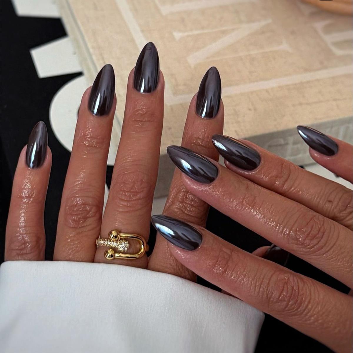 24 Pieces New European and American Personalized Black Coated Nail Piece, Simple Short Almond Wearing Nail Piece
24 Pieces New European and American Personalized Black Coated Nail Piece, Simple Short Almond Wearing Nail Piece