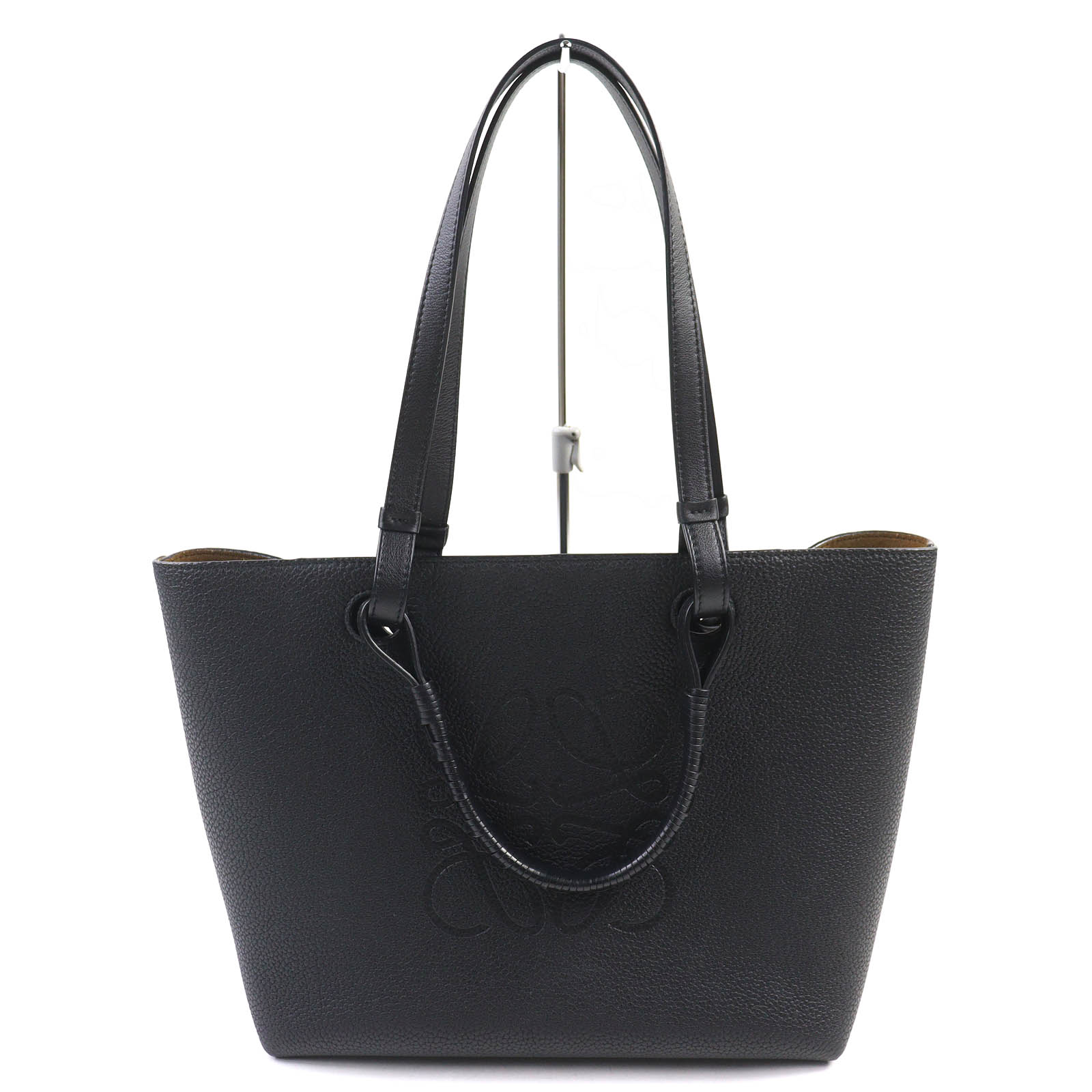LOEWE Tote Bag Anagram Small 2-Way Leather Tote Bag black leather A717S72X031100 Used
LOEWE Tote Bag Anagram Small 2-Way Leather Tote Bag black leather A717S72X031100 Used