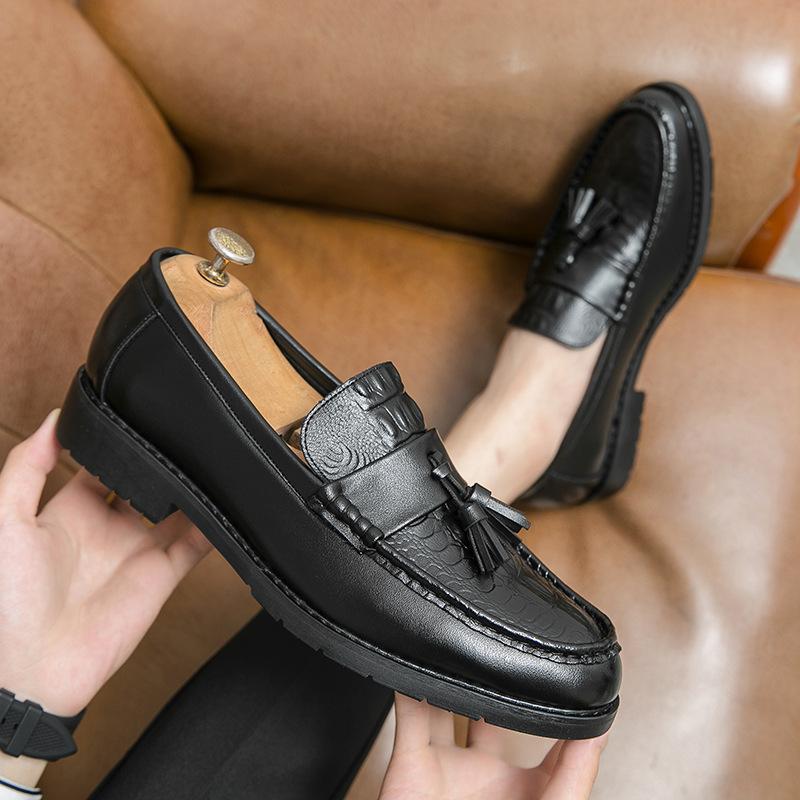 New fashion crocodile leather casual shoes spring and autumn personalized fringed pointed leather shoes British trend color polishing sleeve men s sho 38
New fashion crocodile leather casual shoes spring and autumn personalized fringed pointed leather shoes British trend color polishing sleeve men s sho 38