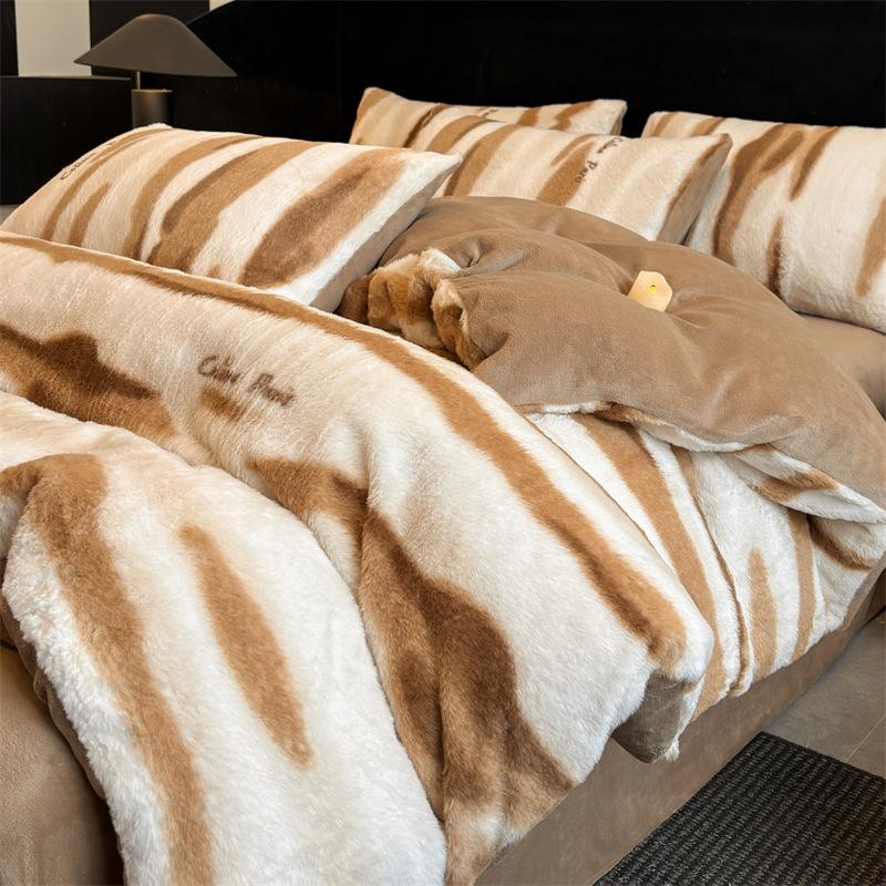 2025 new autumn and winter thickened warm and comfortable rabbit plush four-piece set student dormitory three-piece bedding 1.2m sheet 3pcs
2025 new autumn and winter thickened warm and comfortable rabbit plush four-piece set student dormitory three-piece bedding 1.2m sheet 3pcs