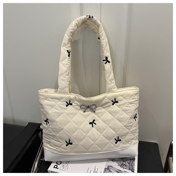 New Fashi Simple Crossbody Bags Women Large Capacity Quilted Tote Shoulder Bag Comfortable and Versatile Texture Storage Bags
New Fashi Simple Crossbody Bags Women Large Capacity Quilted Tote Shoulder Bag Comfortable and Versatile Texture Storage Bags