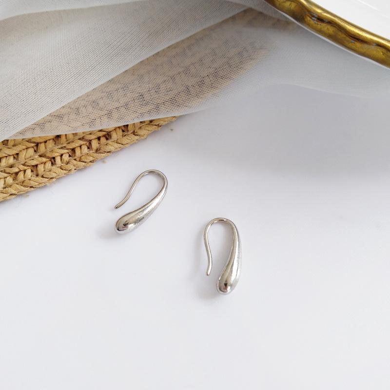 Korean design sense metal water drop ear hanging earrings women s French temperament niche high-end sense new trendy earrings exquisite 925 silver
Korean design sense metal water drop ear hanging earrings women s French temperament niche high-end sense new trendy earrings exquisite 925 silver