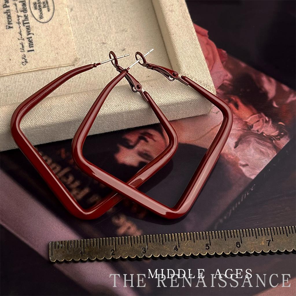 Medieval burgundy literary and retro earrings geometric square ear buckles Hong Kong style personalized earrings
Medieval burgundy literary and retro earrings geometric square ear buckles Hong Kong style personalized earrings