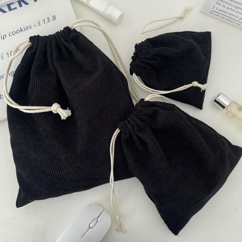 410168 Corduroy solid color storage blank drawstring bundle cosmetic bag portable large capacity three-piece set women small size(14*16) чорний
410168 Corduroy solid color storage blank drawstring bundle cosmetic bag portable large capacity three-piece set women small size(14*16) чорний