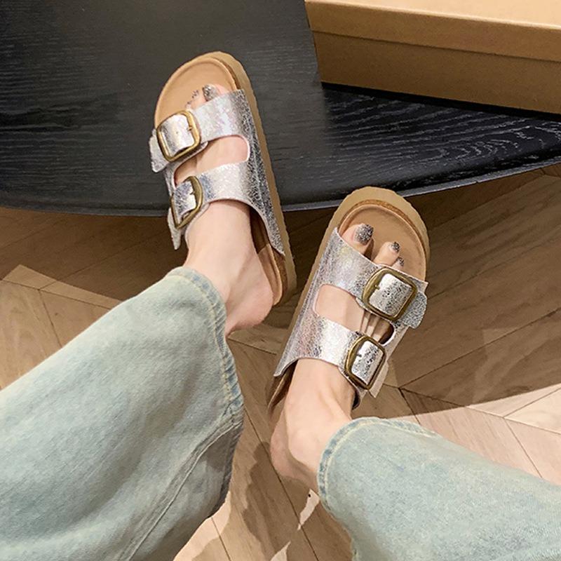 Серебряные тапочки с толстой подошвой Birkenstock Пляжные туфли в стиле ретро с двумя пряжками на ремне Летняя верхняя одежда Короткие женские тапочки для увеличения роста
Серебряные тапочки с толстой подошвой Birkenstock Пляжные туфли в стиле ретро с двумя пряжками на ремне Летняя верхняя одежда Короткие женские тапочки для увеличения роста