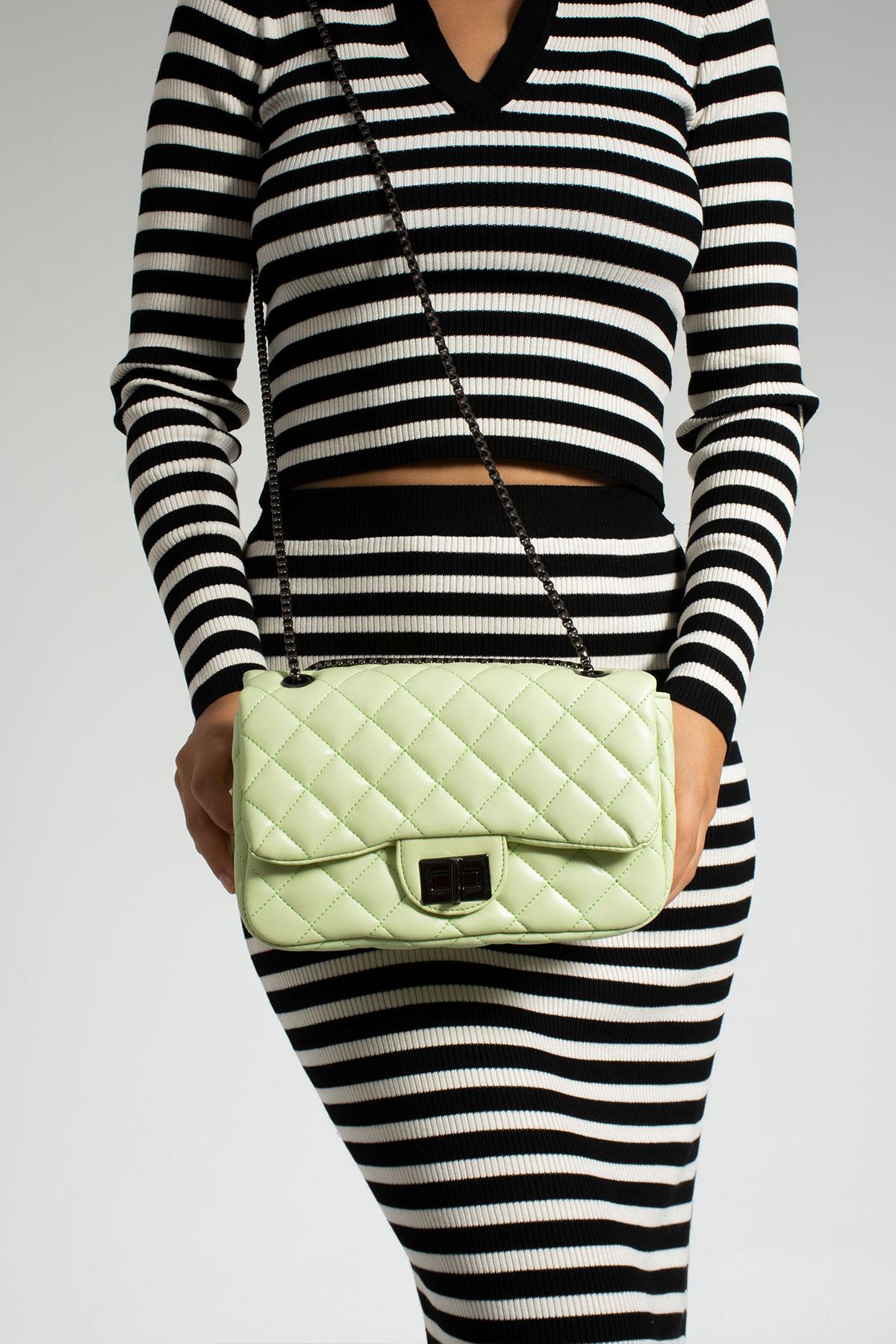 Водонепроницаемая стеганая сумка из искусственной кожи на руку и на плечо
Водонепроницаемая стеганая сумка из искусственной кожи на руку и на плечо